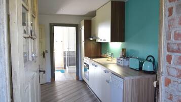 Apartment | Eigene Küche | Kühlschrank, Herdplatte, Geschirrspüler