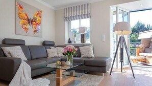 House | Living room | TV, fireplace - Ferienhaus Sylter Seepferdchen (Sylt)