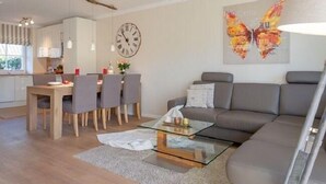 House | Living room | TV, fireplace - Ferienhaus Sylter Seepferdchen (Sylt)