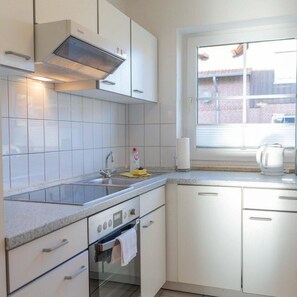 Apartment | Eigene Küche | Mikrowelle, Geschirrspüler, Wasserkocher mit Kaffee-/Teezubehör