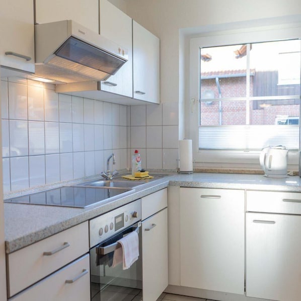 Apartment | Eigene Küche | Mikrowelle, Geschirrspüler, Wasserkocher mit Kaffee-/Teezubehör