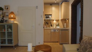 Refrigerador, microondas, placa de cocina, lavavajillas