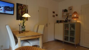 Apartment | Living room | TV, DVD player - Am Flockengrund 26a/eg2 (Cuxhaven)