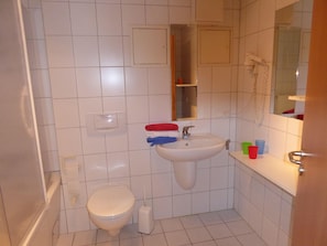 Bathroom - Haus Sonnenschein - Ferienwohnungen Typ G (Göhren)