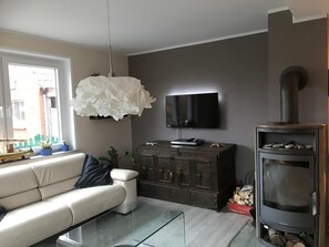 Hus | Stue | Tv, pejs, dvd-afspiller