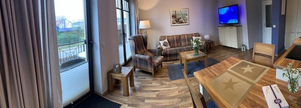 Apartment | Wohnzimmer | Fernseher, DVD-Player