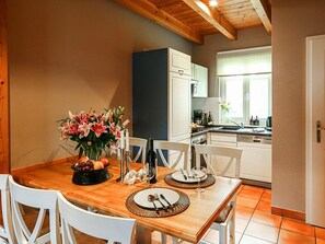 Ferienhaus | Eigene Küche | Kühlschrank, Herdplatte, Geschirrspüler