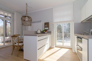 Apartment (Villa Löwenstein - Wohnung 12 / 9839) | Eigene Küche | Kühlschrank