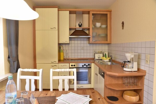 Apartemen | Dapur pribadi | Lemari es, microwave, kompor, dan mesin pencuci piring
