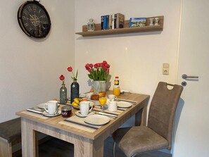 Apartment | Private kitchen | Fridge, microwave, stovetop, dishwasher - App. Friesenkieker (Garding)