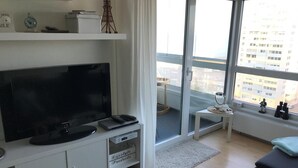 อพาร์ทเมนท์ | ห้องนั่งเล่น | ทีวี