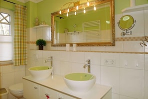 Apartment | Bathroom