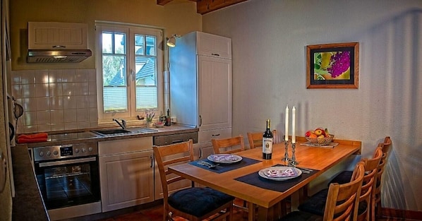 Ferienhaus | Eigene Küche | Kühlschrank, Mikrowelle, Herdplatte, Geschirrspüler