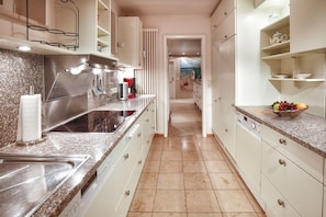 Apartment | Eigene Küche | Kühlschrank, Mikrowelle, Herdplatte, Geschirrspüler