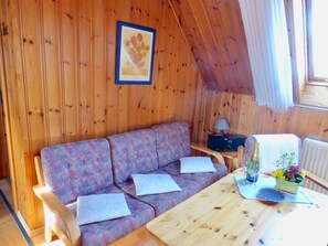 Apartment (Haus Scheel 2) | Wohnzimmer | Fernseher