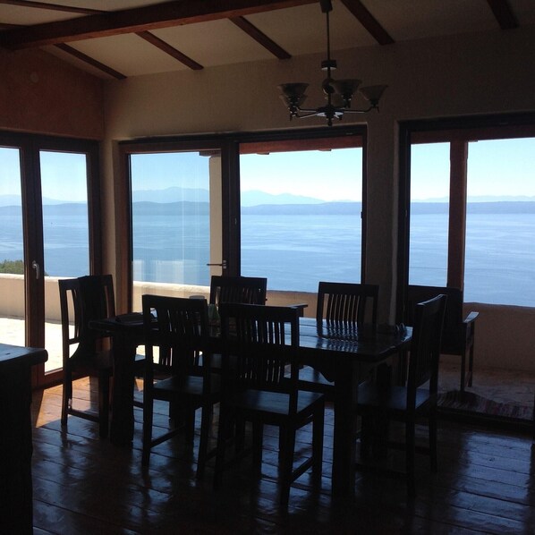 House | Private kitchen | Fridge, stovetop, dishwasher, coffee/tea maker
