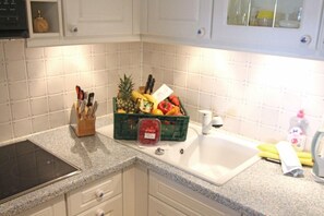 Apartment | Private kitchen | Fridge, microwave, dishwasher, coffee/tea maker - Penthouse Berta (Sylt)
