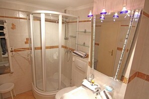 Apartment | Badezimmer