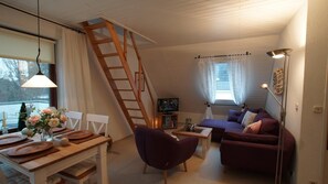 อพาร์ทเมนท์ | ห้องนั่งเล่น | ทีวี, เครื่องเล่นดีวีดี