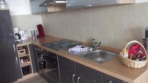 อพาร์ทเมนท์ | ครัวส่วนตัว | ตู้เย็น, เตาประกอบอาหาร, เครื่องชงกาแฟ/ชา