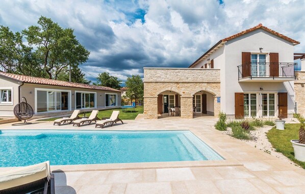 Villa (Villa San Kirin Olivia) | Pool | Außenpool