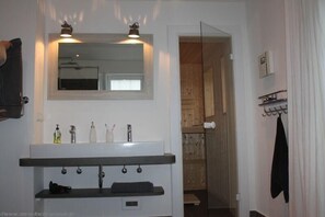 Apartment | Bathroom