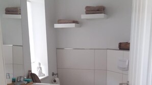 House | Bathroom - Huus Utspann (Toenning)