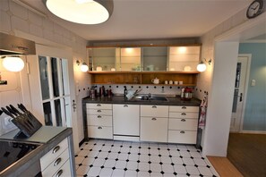 Appartement | Cuisine privée | Réfrigérateur, micro-ondes, plaque de cuisson, lave-vaisselle