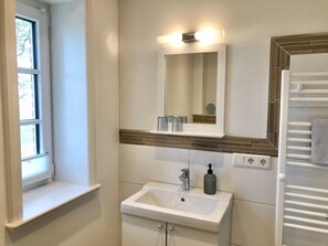 Apartment (Deichhof Knudsen) | Badezimmer