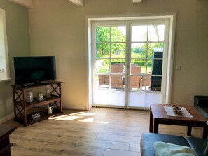 Apartment (Deichhof Knudsen) | Living room | TV - Deichhof Knudsen (Oldsum)