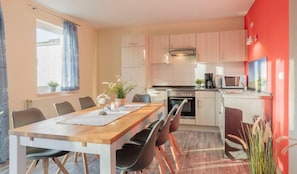 Apartment | Eigene Küche | Kühlschrank, Mikrowelle, Herdplatte, Geschirrspüler