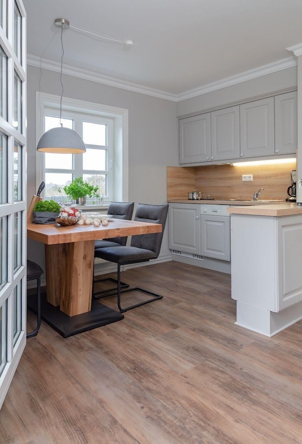 Apartment | Private kitchen | Fridge, stovetop, dishwasher, coffee/tea maker
