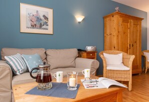 Apartment | Living room | TV - Jungnamen Sand Wohnung 5 (Wittduen)