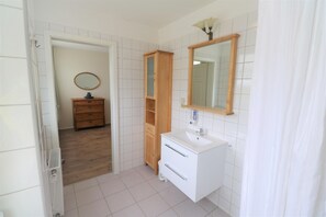 Apartment | Bathroom - Am Deich 51 Wohnung - 4 (Dahme)