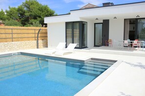 Villa (Sunny Garden ) | 2 soveværelser, strygejern/strygebræt
