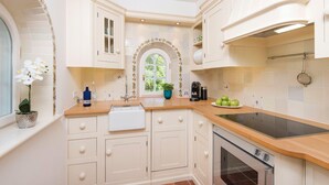 Maison | Cuisine privée | Cafetière/bouilloire, réfrigérateur, plaque de cuisson, lave-vaisselle