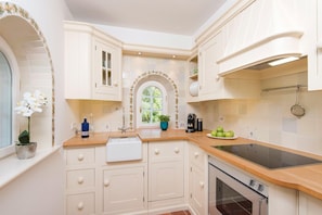 Ferienhaus | Eigene Küche | Kühlschrank, Herdplatte, Geschirrspüler