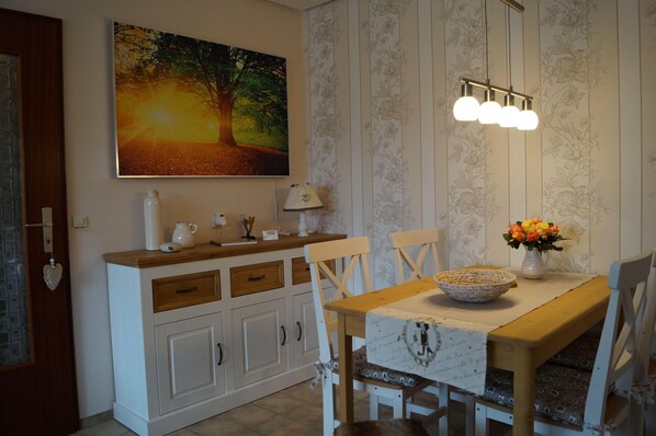 Apartment | Eigene Küche | Kühlschrank, Mikrowelle, Herdplatte, Geschirrspüler