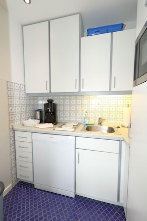 Apartment | Eigene Küche | Kühlschrank, Mikrowelle, Herdplatte, Geschirrspüler
