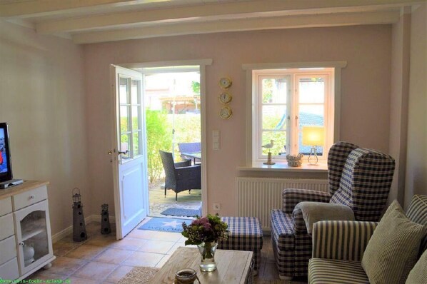 Apartment | Living room | TV - Ferienwohnung Inseltraum (Wrixum)