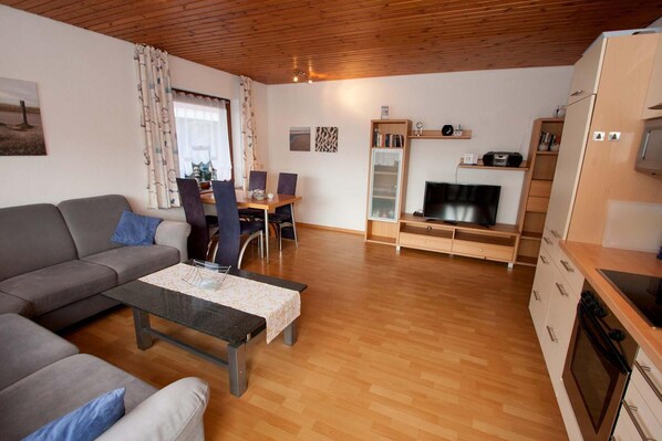 Apartment | Wohnzimmer | Fernseher