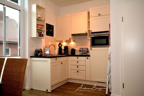 Apartment (Villa Pirola Wohnung 5) | Eigene Küche | Kühlschrank