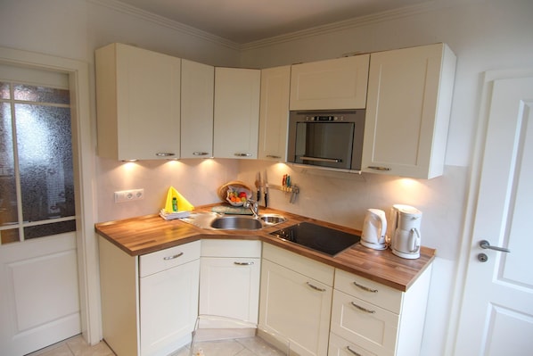 Apartment | Eigene Küche | Kühlschrank, Mikrowelle, Herdplatte, Geschirrspüler