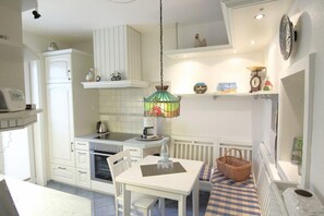 Ferienhaus | Eigene Küche | Kühlschrank, Herdplatte, Geschirrspüler