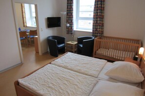 Apartment | 2 bedrooms, cribs/infant beds, free WiFi - "steger-hüs" - App. 18 (Sylt)
