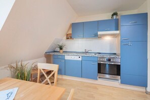 Apartment | Private kitchen | Fridge, microwave, stovetop, dishwasher - Stds22102 - Fewo 'an Dörpdieck II' (Fehmarn)