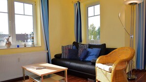 Apartment | Living room | TV - Wilhelmstr. 10 Whg 01 (Heringsdorf)