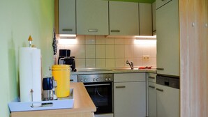 Apartment | Private kitchen | Coffee/tea maker, fridge, stovetop, dishwasher - Wilhelmstr. 10 Whg 01 (Heringsdorf)