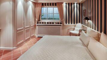 2 bedrooms, cots/infant beds, free WiFi