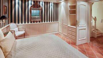 2 bedrooms, cots/infant beds, free WiFi